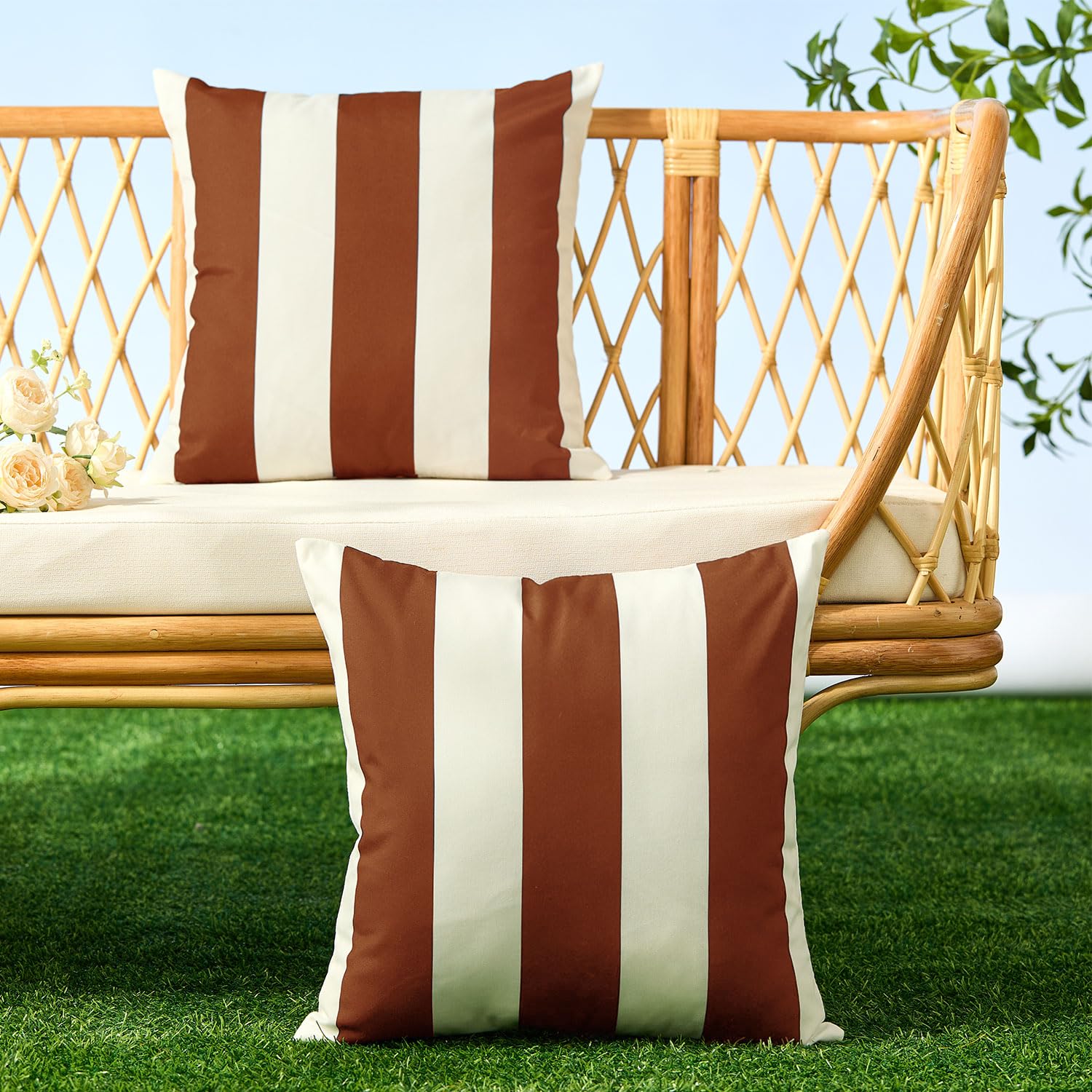 Allorry funda colocada en sillón de patio demostrando uso exterior
