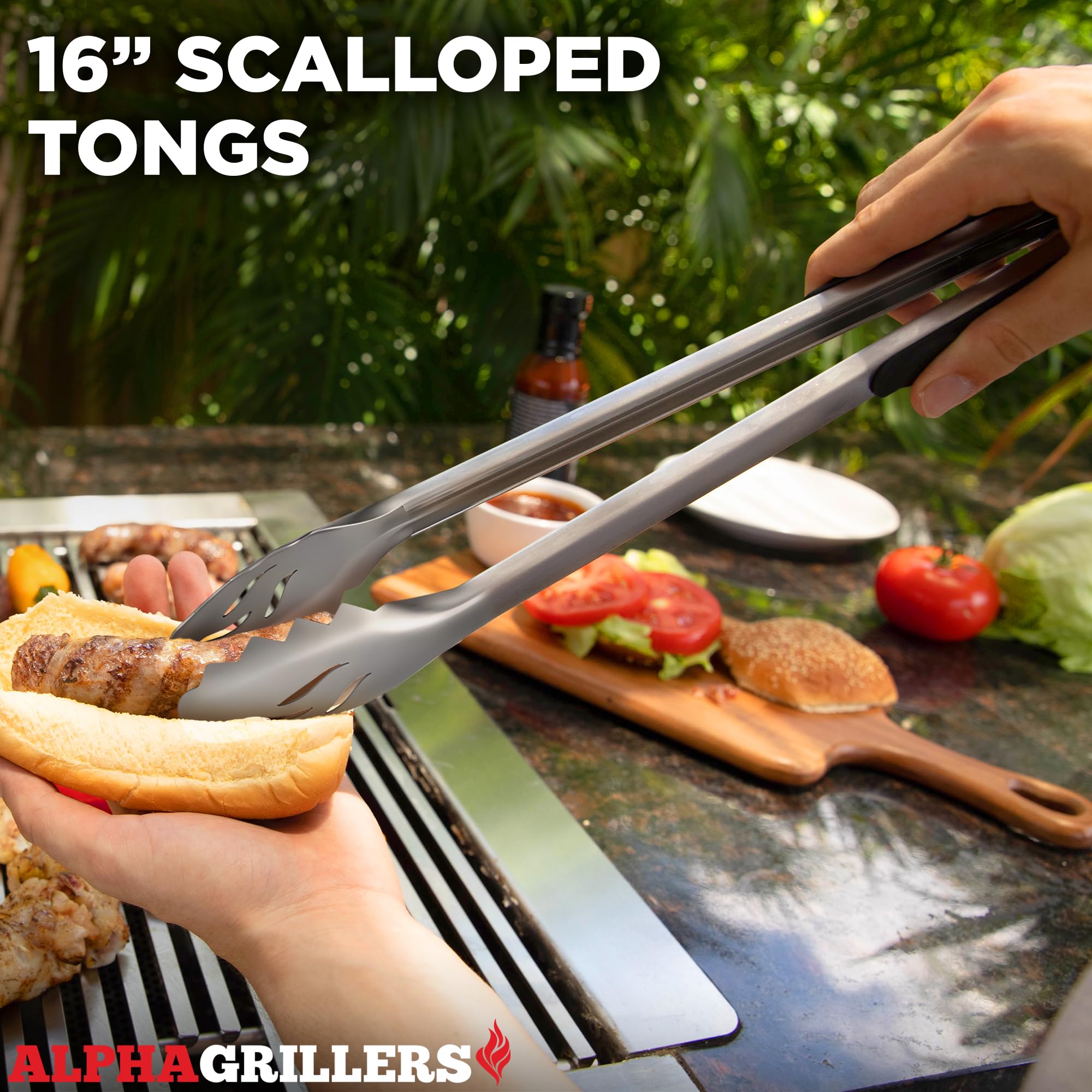Alpha Grillers tenedor de acero inoxidable sosteniendo carne grande con control