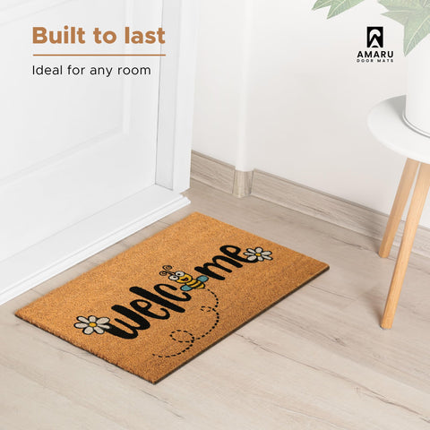 AMARU DOOR MATS junto a zapato para comparar tamaño práctico