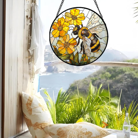 AMDERVEN suncatcher colgado en ventana proyectando tonos cálidos