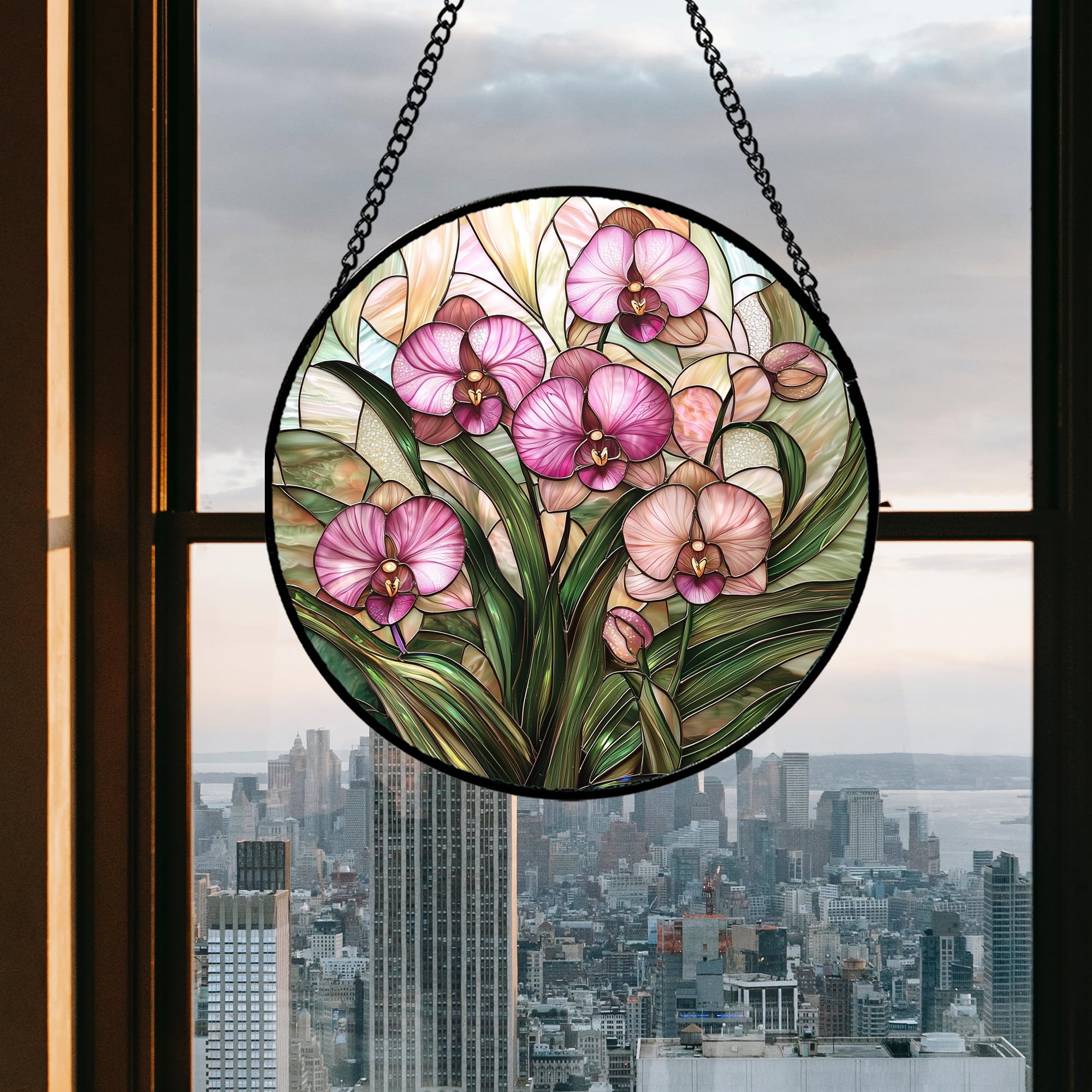 AMDERVEN colgante en ventana con luz matutina creando proyecciones