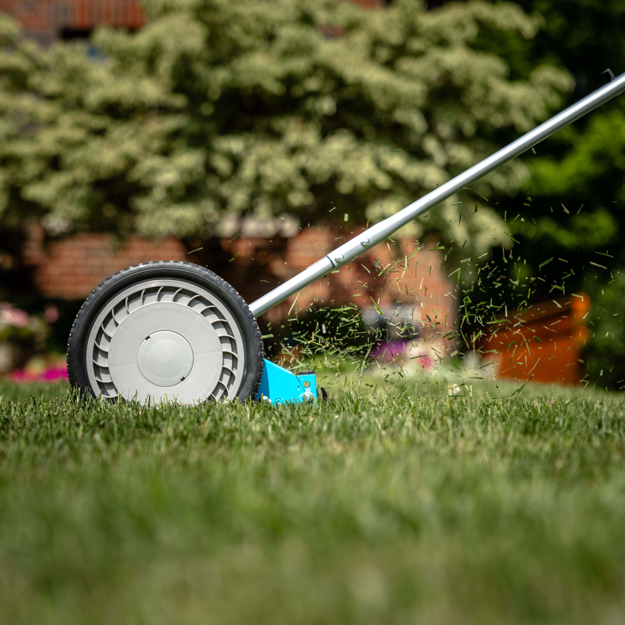 American Lawn Mower 2205-14 vista lateral que ilustra equilibrio y empuje suave