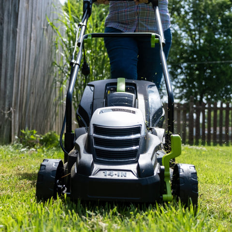 American Lawn Mower comparado con persona para apreciar la escala práctica