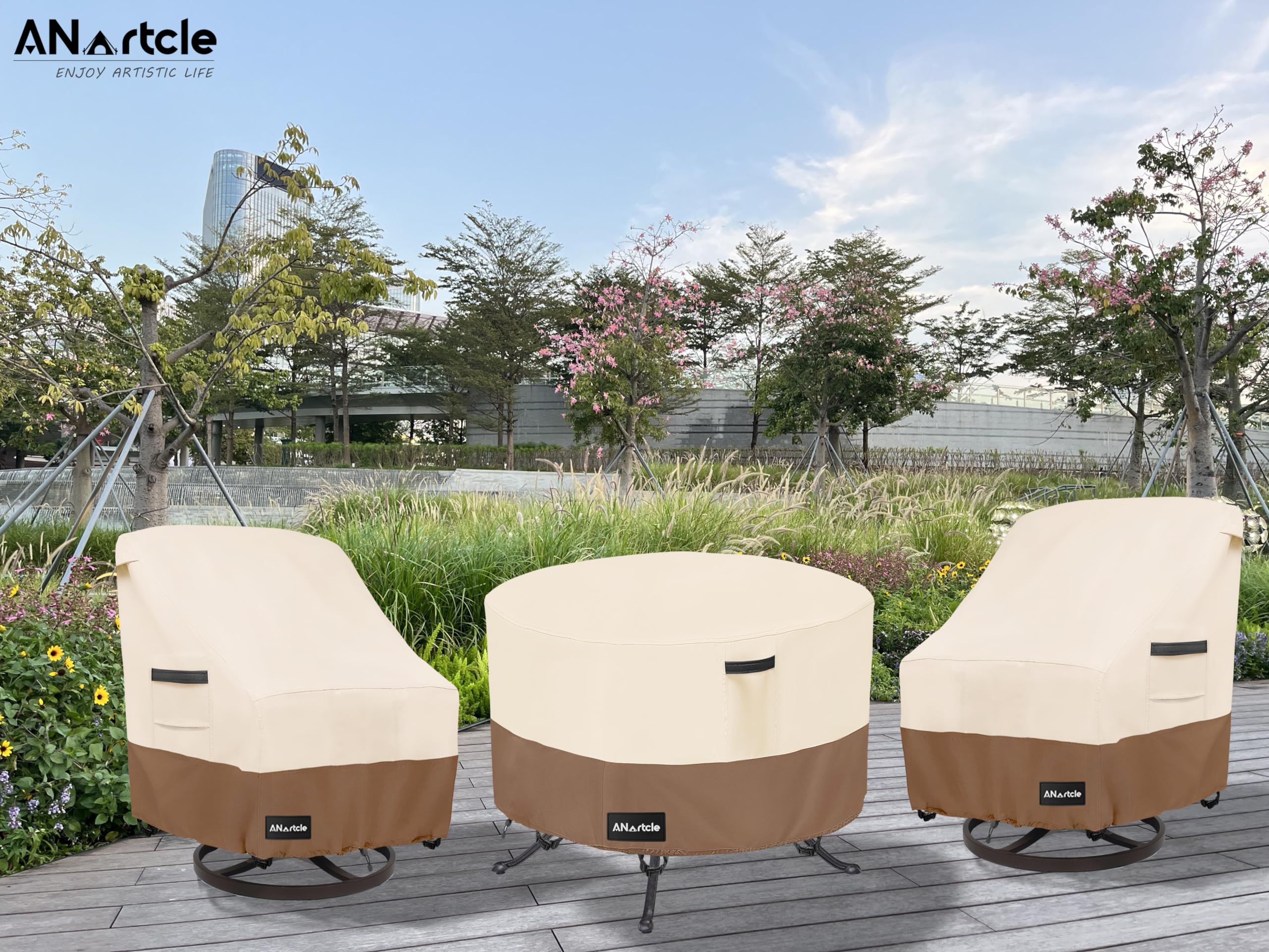 ANartcle funda colocada en terraza protegiendo mesa exterior