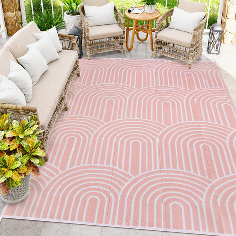 Anidaroel vista frontal de la alfombra rosa mostrando diseño arcoíris y bienvenida