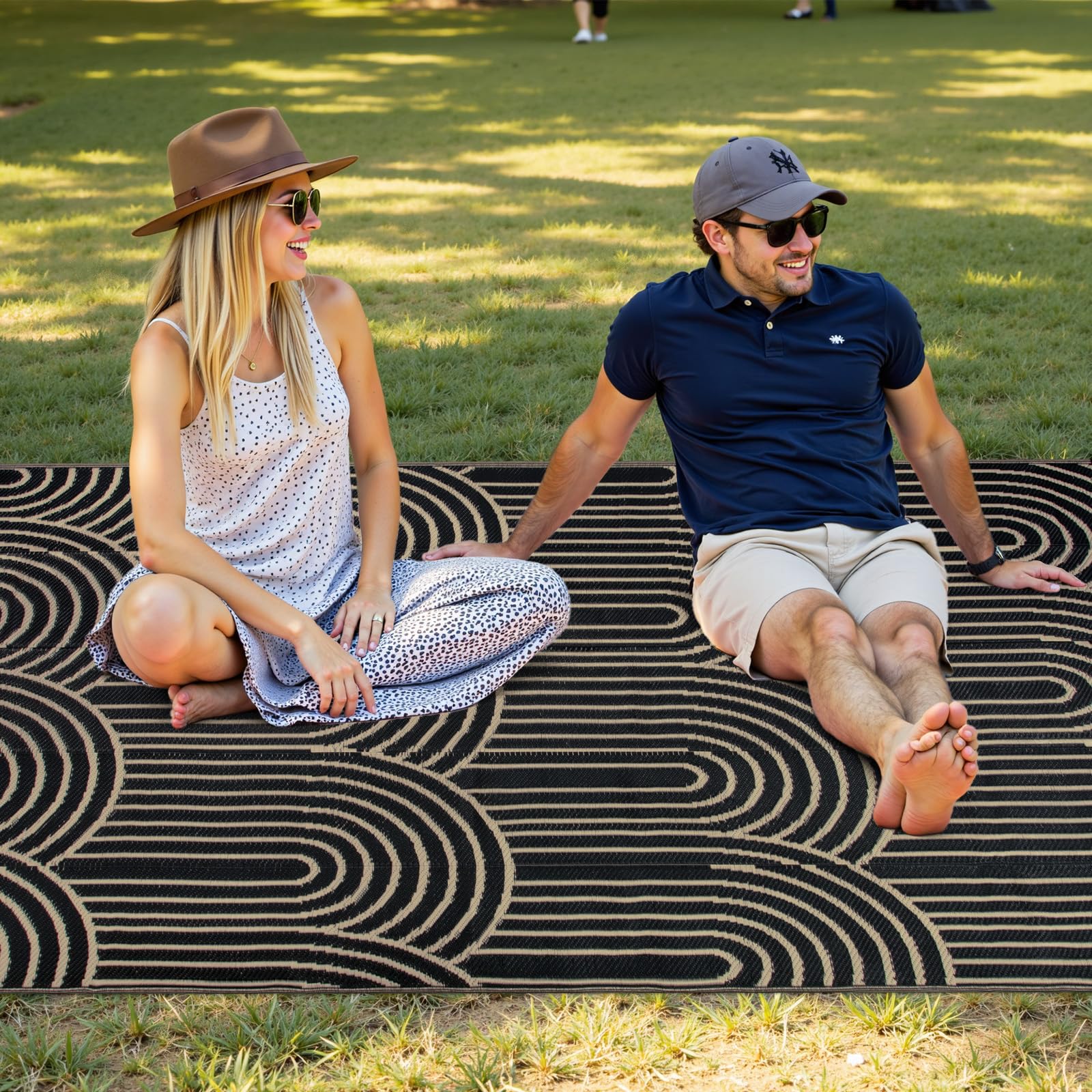 Anidaroel alfombra colocada en patio con muebles, crea ambiente acogedor