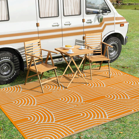 Anidaroel colocada junto a mesa de jardín, crea zona exterior cómoda