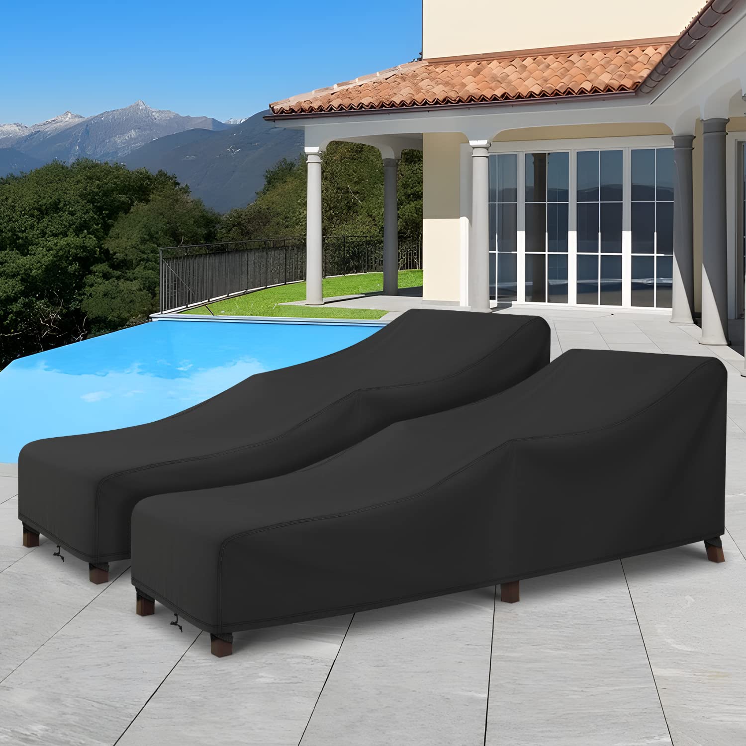 Arcedo funda instalada en jardín creando ambiente ordenado y muebles preservados