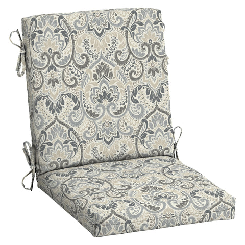 Arden Selections cojín vista frontal mostrando estampado Neutral Damask y beneficio estético