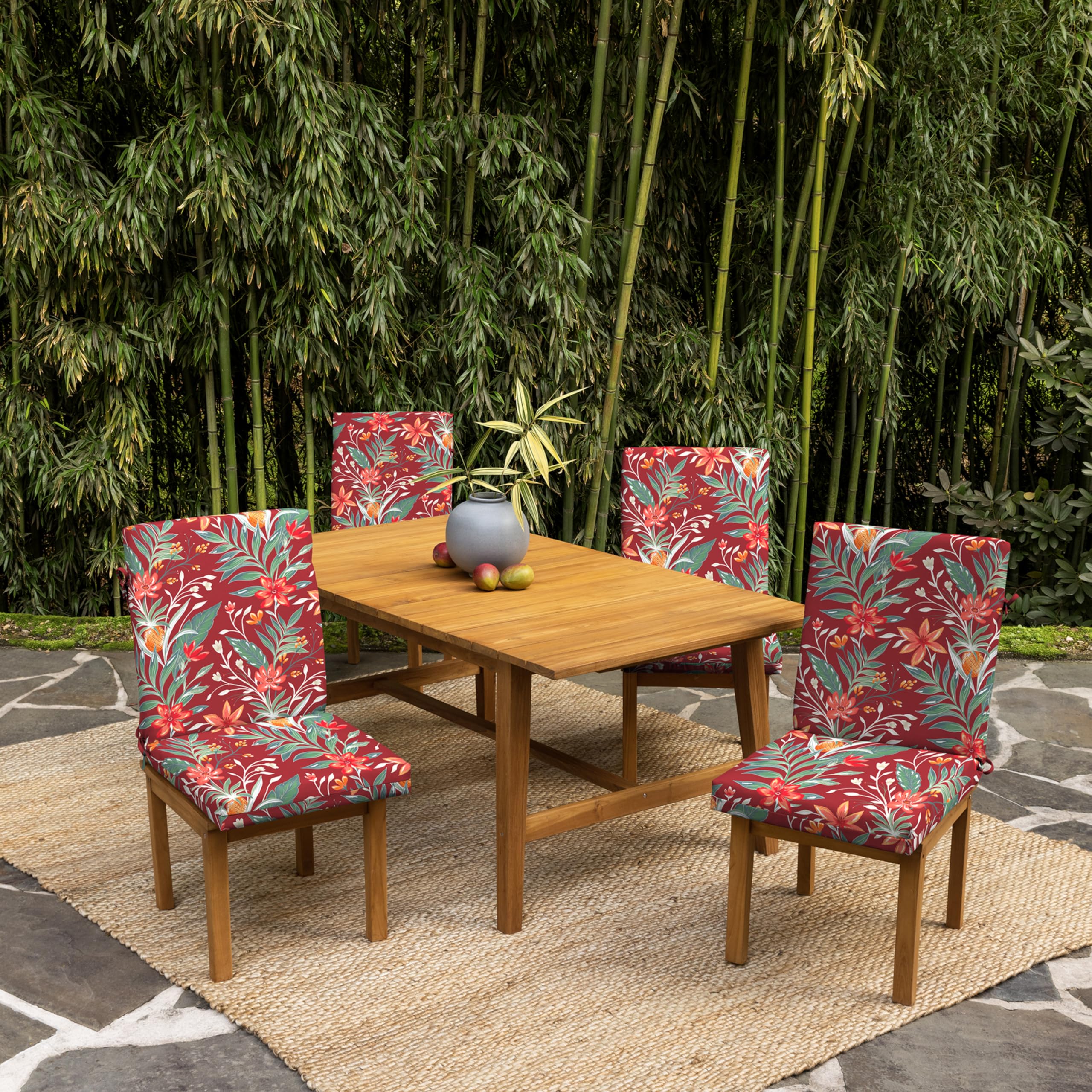 Arden Selections cojín usado en terraza aporta estilo y resistencia