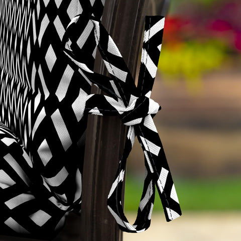 Arden Selections patrón Negro Demi Tile manteniendo color y estilo