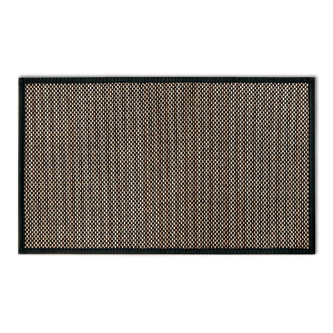 Artoid Mode alfombra frontal en empaque mostrando color negro y tamaño práctico