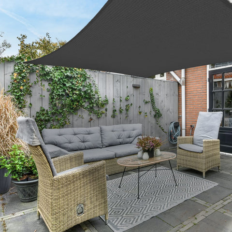 AsterOutdoor vela junto a persona para comparar tamaño útil