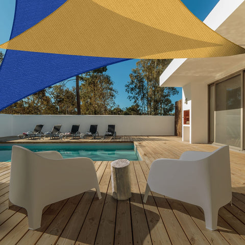 AsterOutdoor sobra parcial sobre piscina reduciendo calor directo