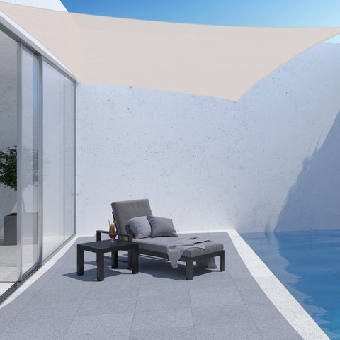 AsterOutdoor toldo instalado en patio para crear sombra y confort