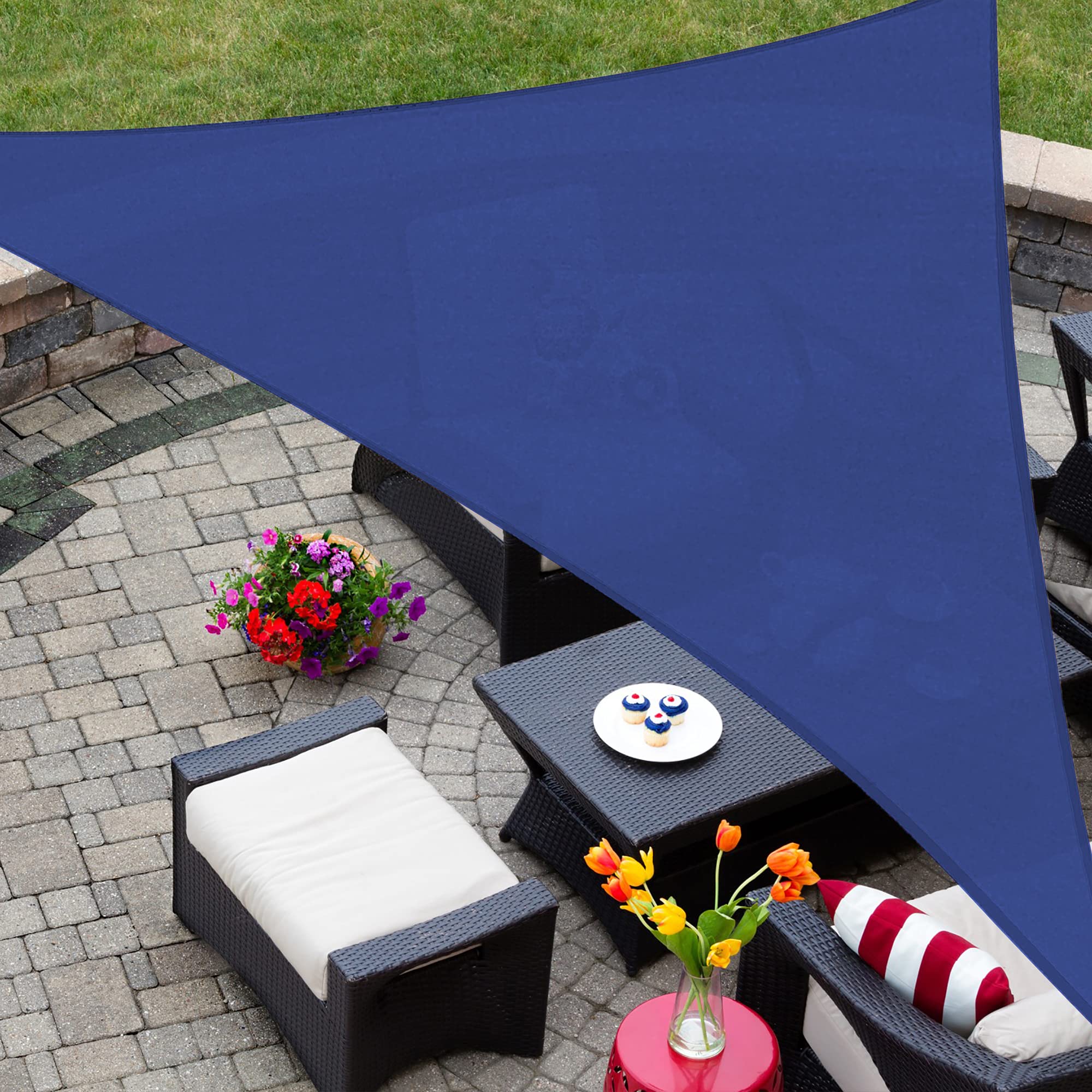 AsterOutdoor toldo frontal azul mostrando cobertura y sombra