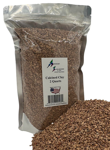 Awesome Industries primer plano de granos de calcined clay, textura porosa que retiene agua
