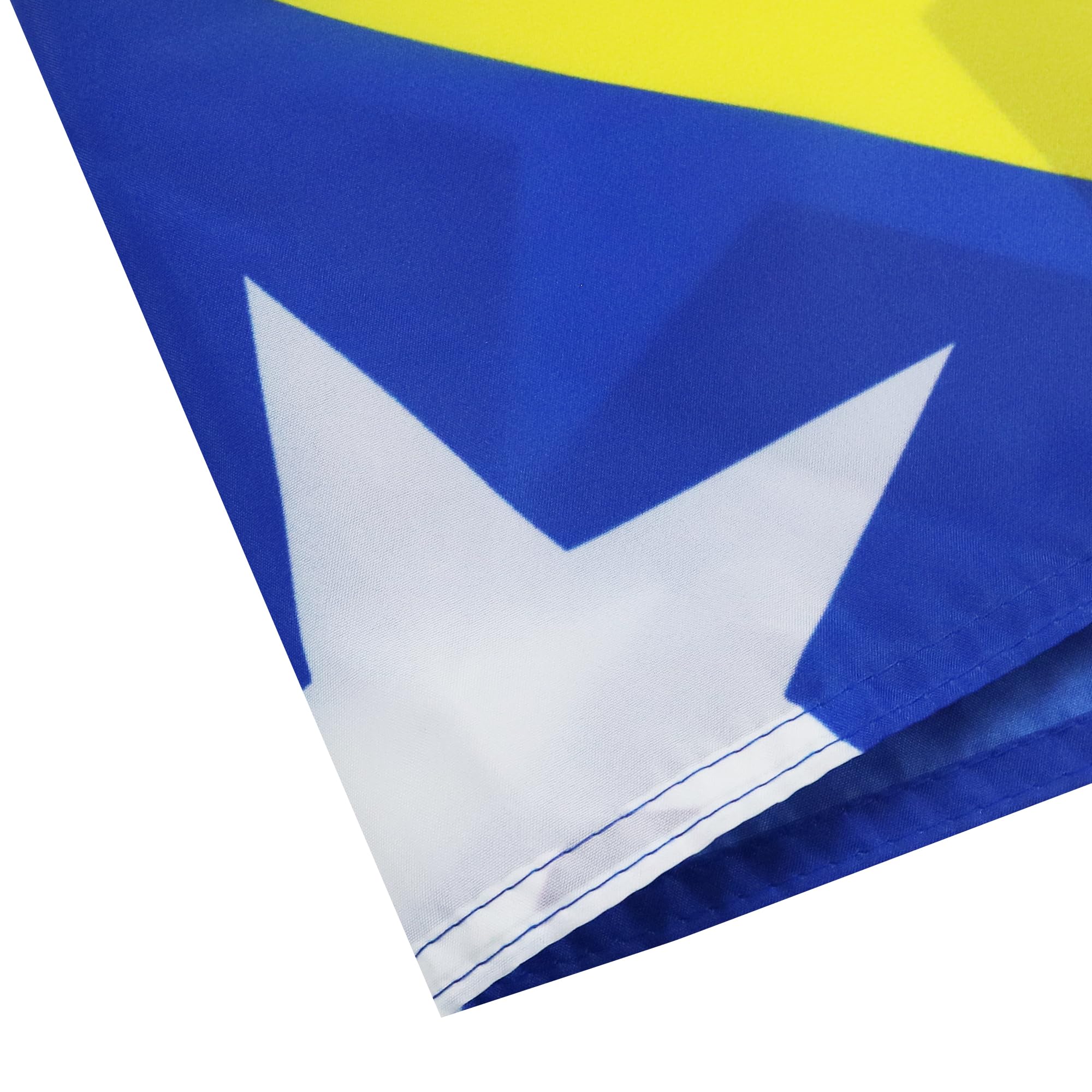 AZ FLAG bandera colgada en balcón durante evento, visibilidad y presencia festiva