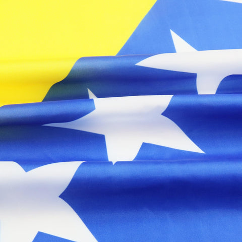 AZ FLAG primeros planos de los dos ojales metálicos, fijación segura y duradera