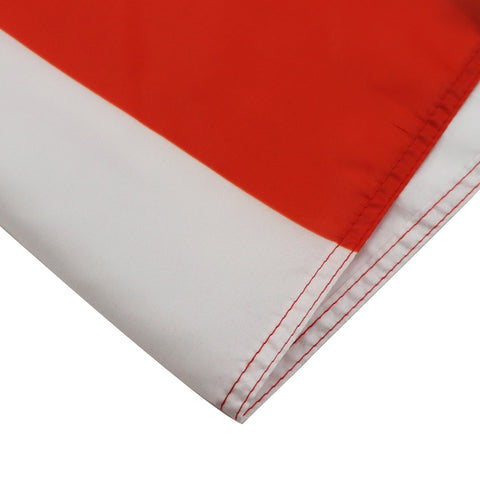 AZ FLAG bandera colgada en balcón mostrando montaje sencillo y visibilidad