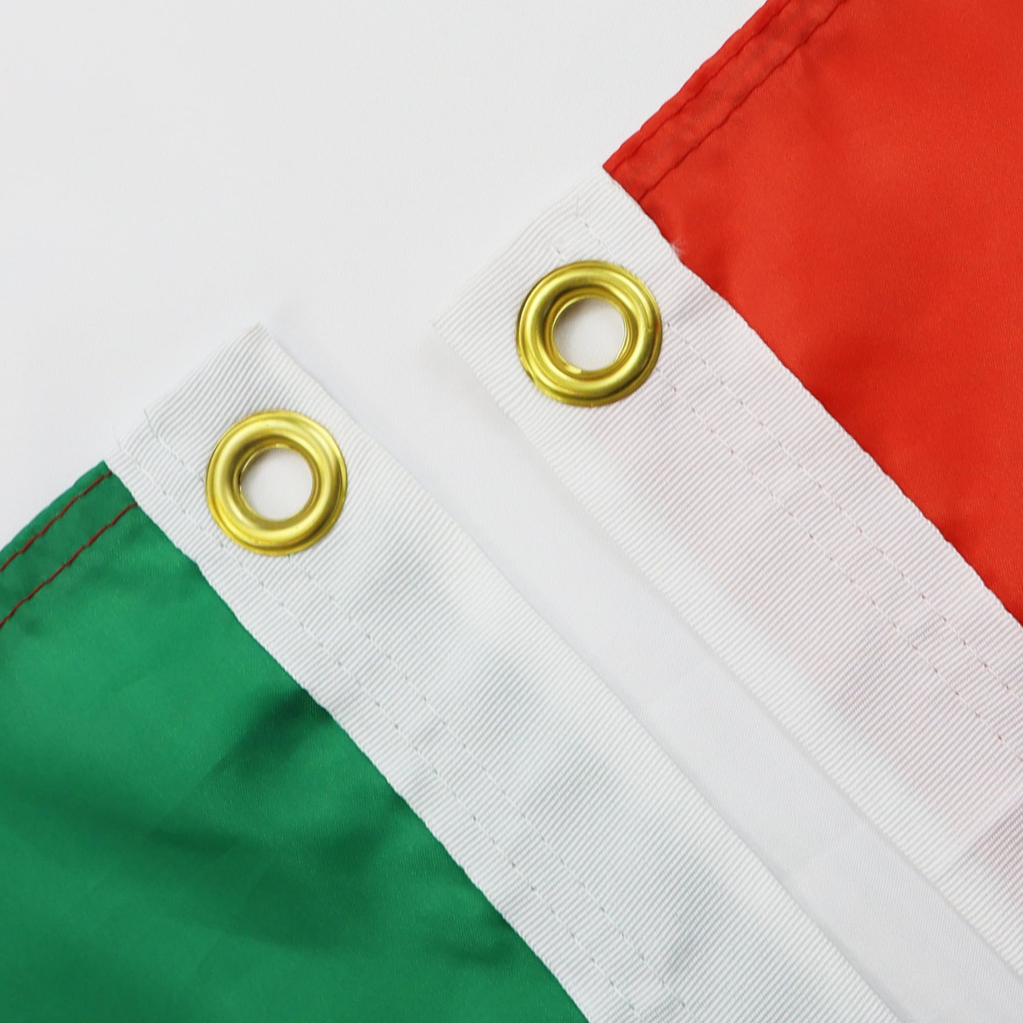 AZ FLAG detalle de ojales de latón que facilita fijación y resiste corrosión