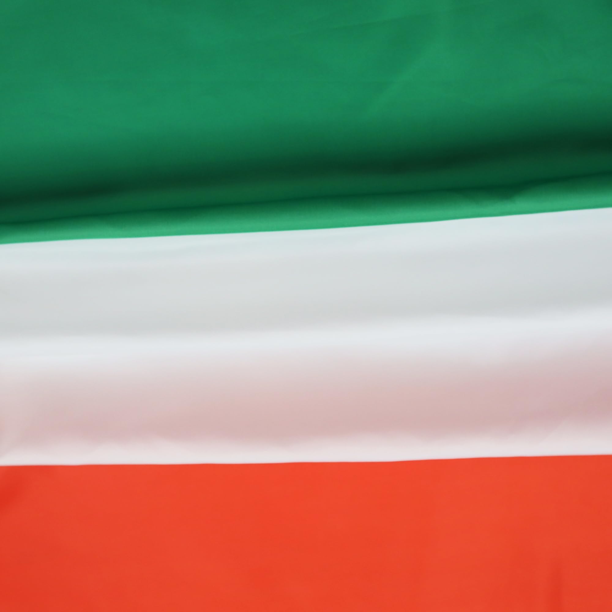 AZ FLAG textura poliéster 100D resistente que garantiza alta durabilidad