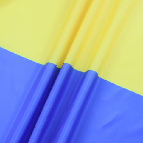AZ FLAG ojales metálicos integrados para montaje rápido y seguro