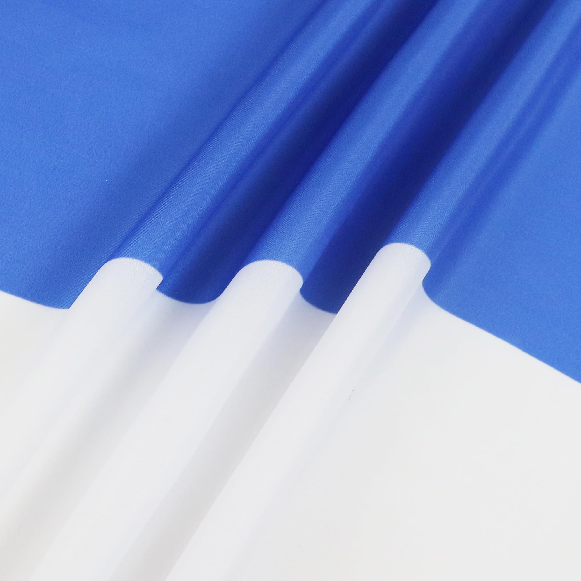 AZ FLAG ojetes metálicos integrados para colgado seguro y facilidad de fijación