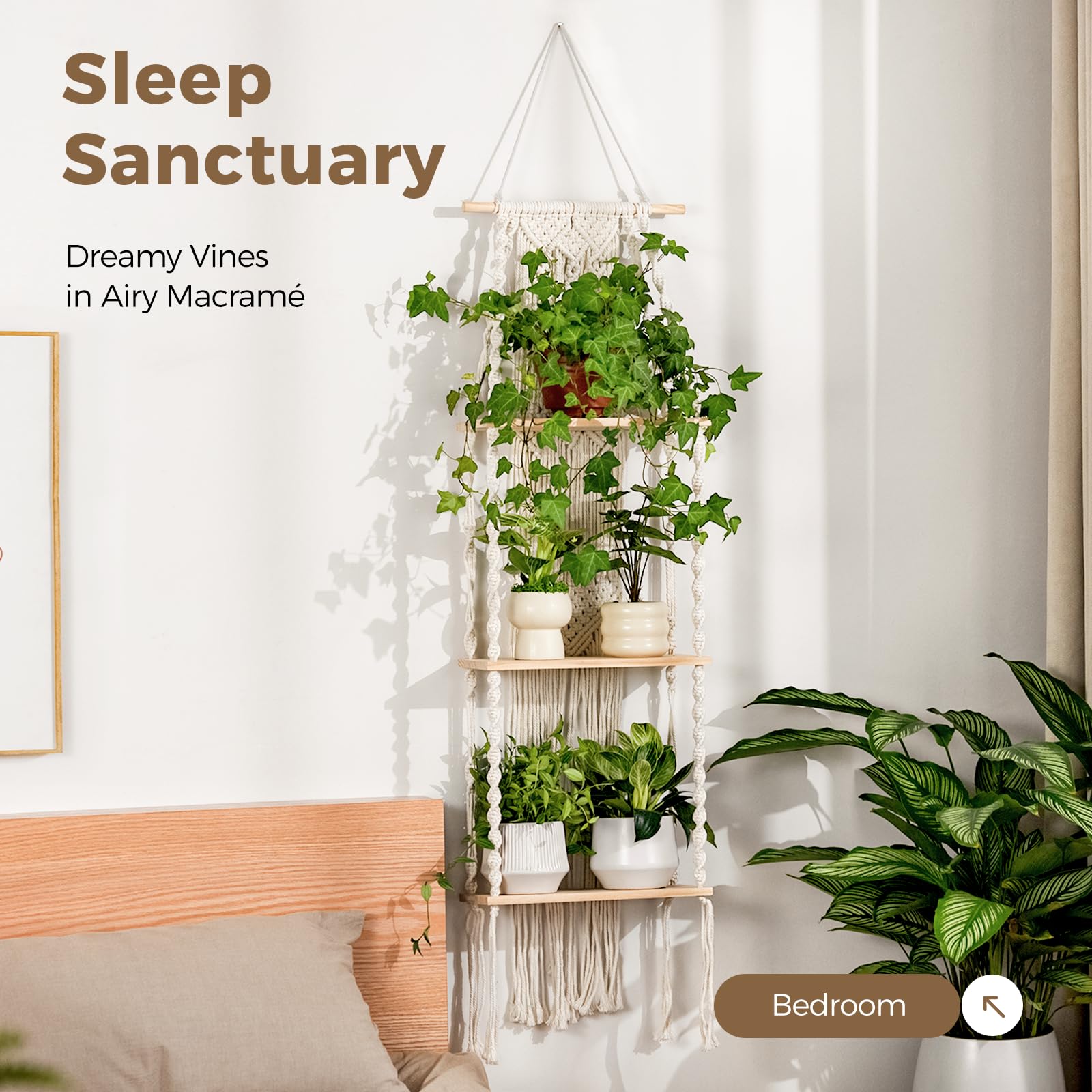 Bamworld estante en salón decorado integrando plantas y objetos ligeros con estilo boho