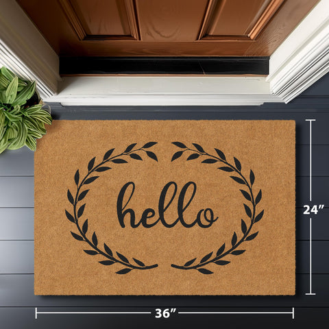 Barnyard Designs detalle de letras "Hello" con corona de hojas decorativa