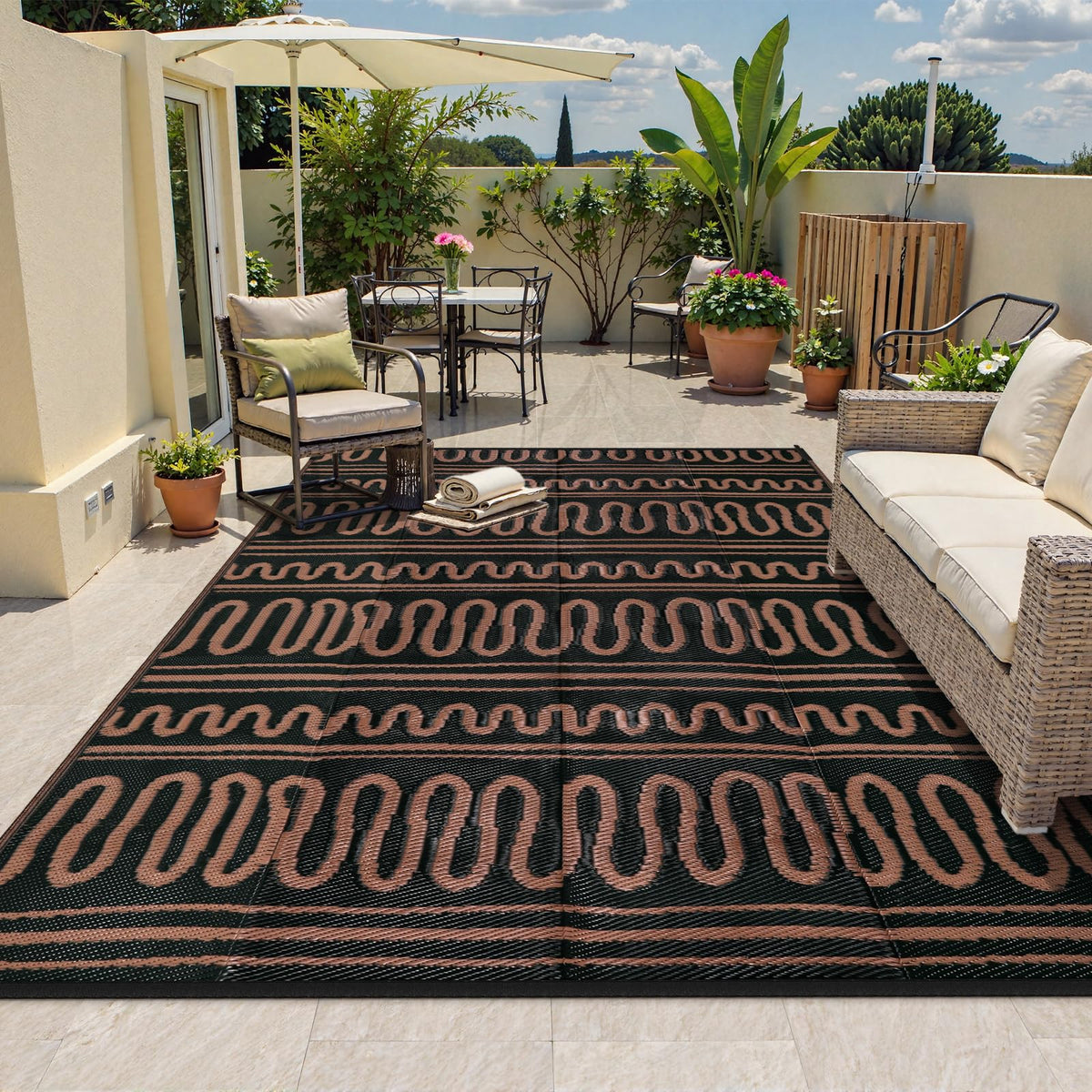Beeiva alfombra exterior frontal mostrando diseño negro marrón y beneficio estético