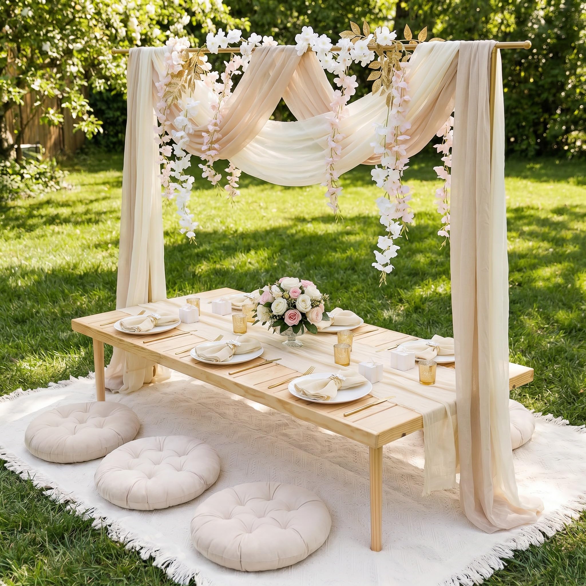 Beeveer mesa decorada para boda al aire libre con aspecto coordinado