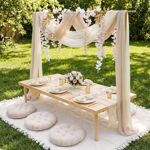 Beeveer mesa decorada para boda al aire libre con aspecto coordinado