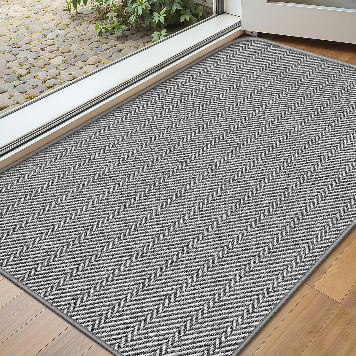 BEISIFLOOR felpudo frente empacado mostrando tamaño y diseño práctico