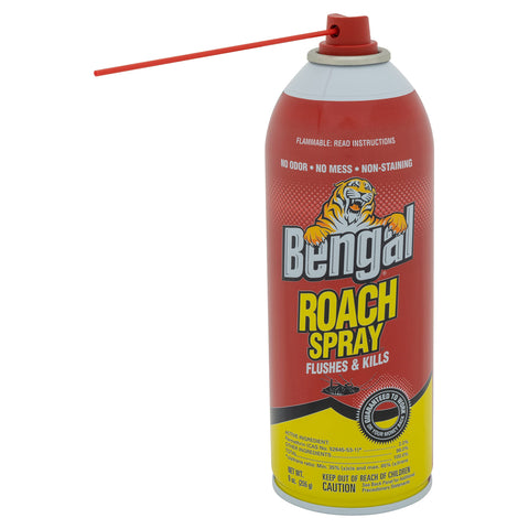Bengal aplicando en zócalo para eliminar cucarachas en escondites