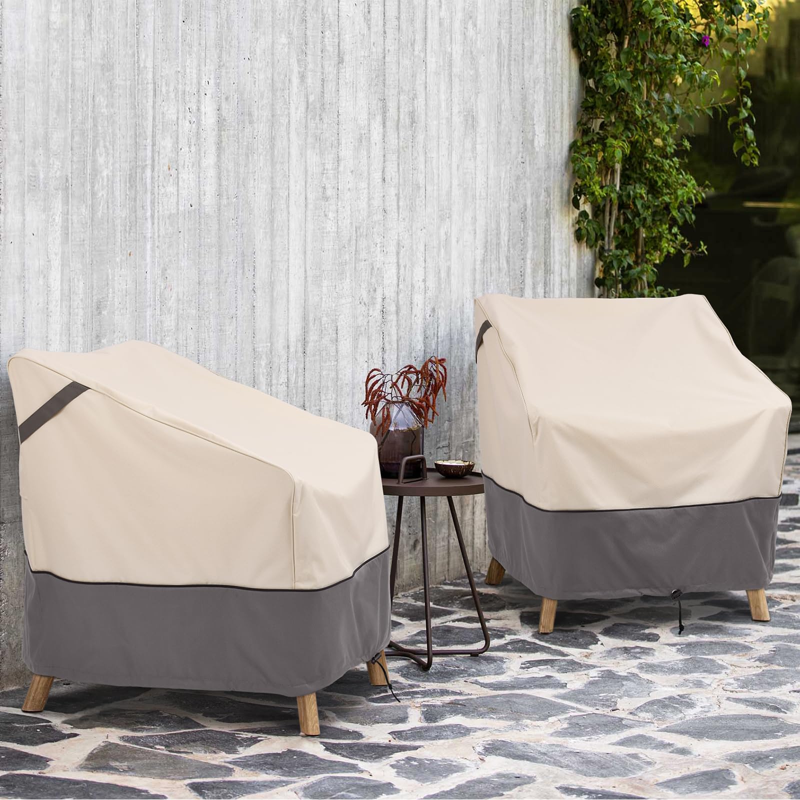 Bestalent funda colocada en jardín protegiendo sillas exteriores