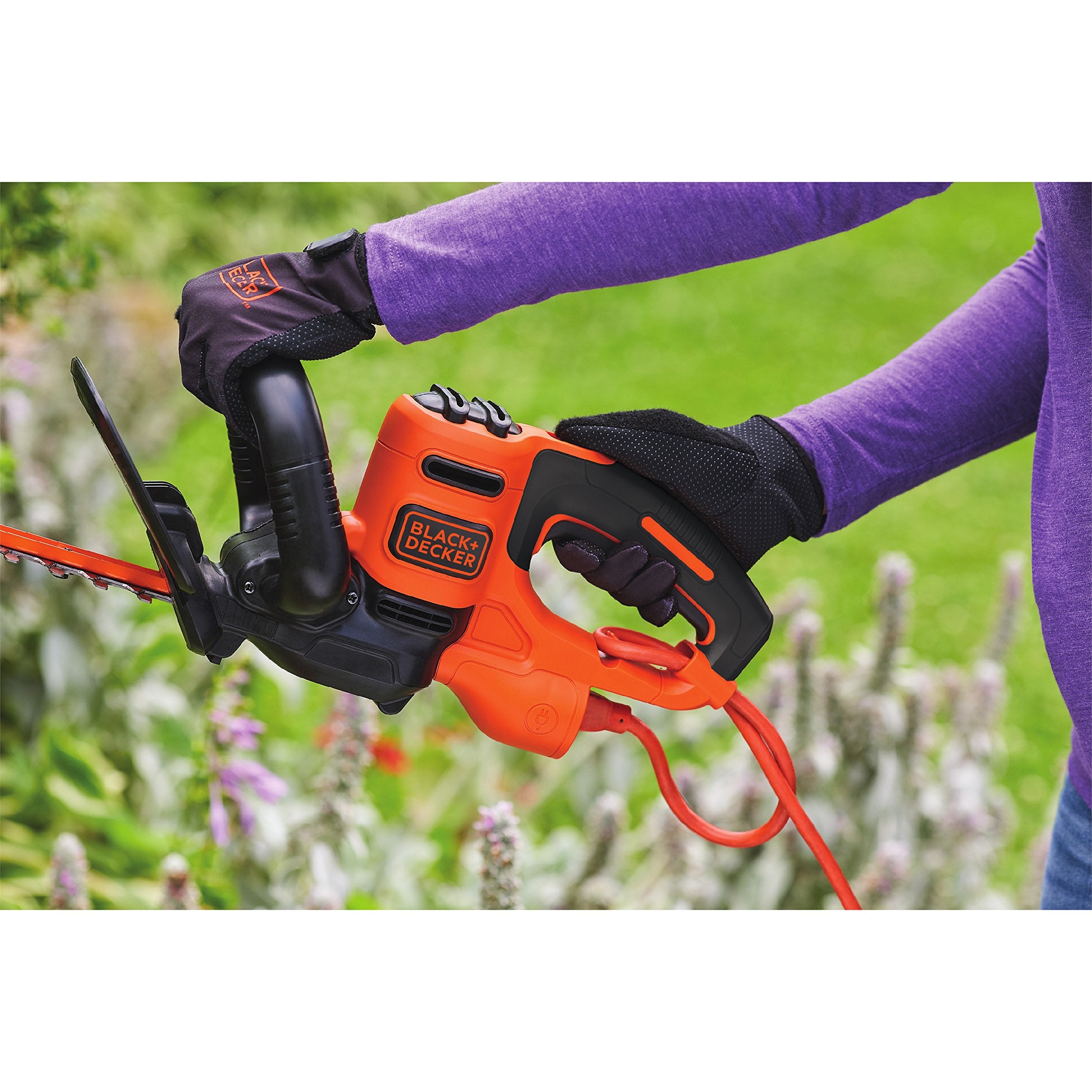 BLACK+DECKER caja y etiqueta que indican garantía limitada de 4 años