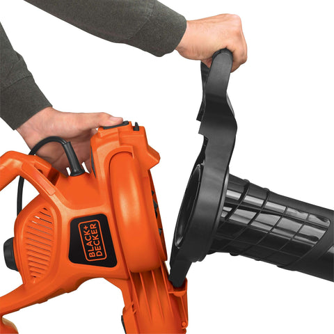 BLACK+DECKER BV3600 comparación de tamaño junto a una persona para escala