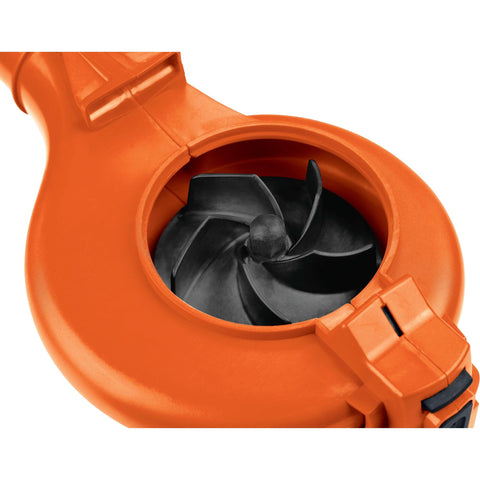 BLACK+DECKER BV3600 en uso en jardín limpieza rápida de hojas