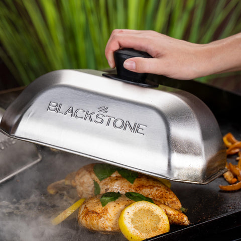 Blackstone comparación de tamaño con manos para visualizar cobertura y estabilidad