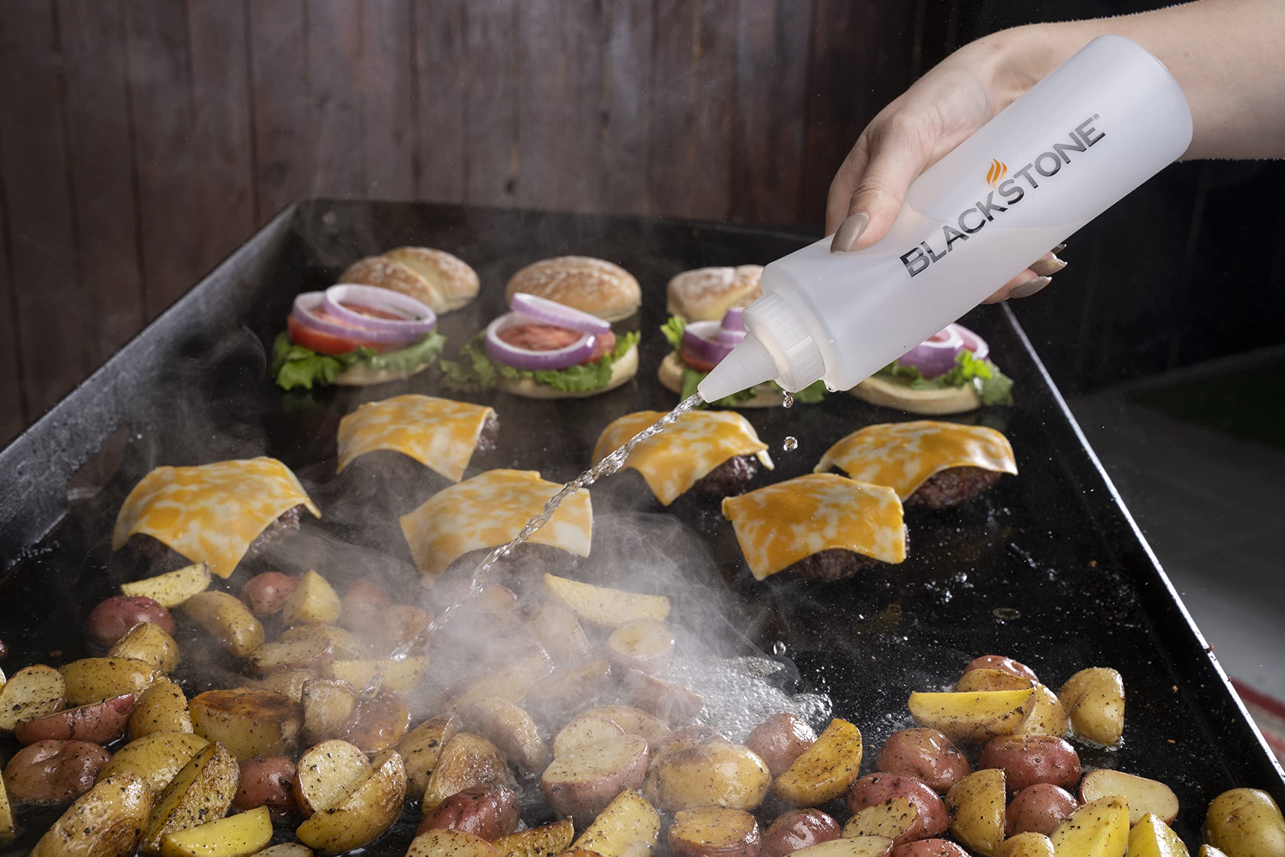 BLACKSTONE enfoque en mangos ergonómicos que ofrecen agarre cómodo y resistencia al calor