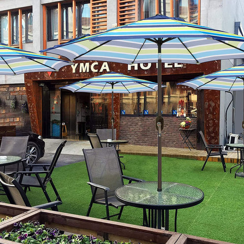 Blissun en terraza de cafetería aportando estilo y sombra cómoda