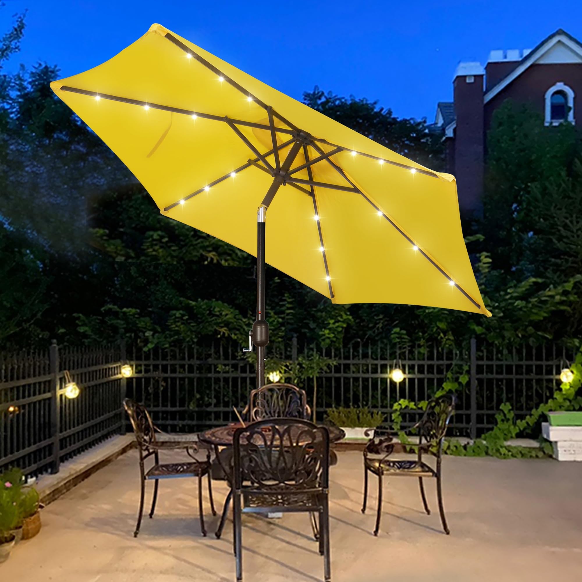 Blissun sombrilla iluminada por la noche creando ambiente cálido