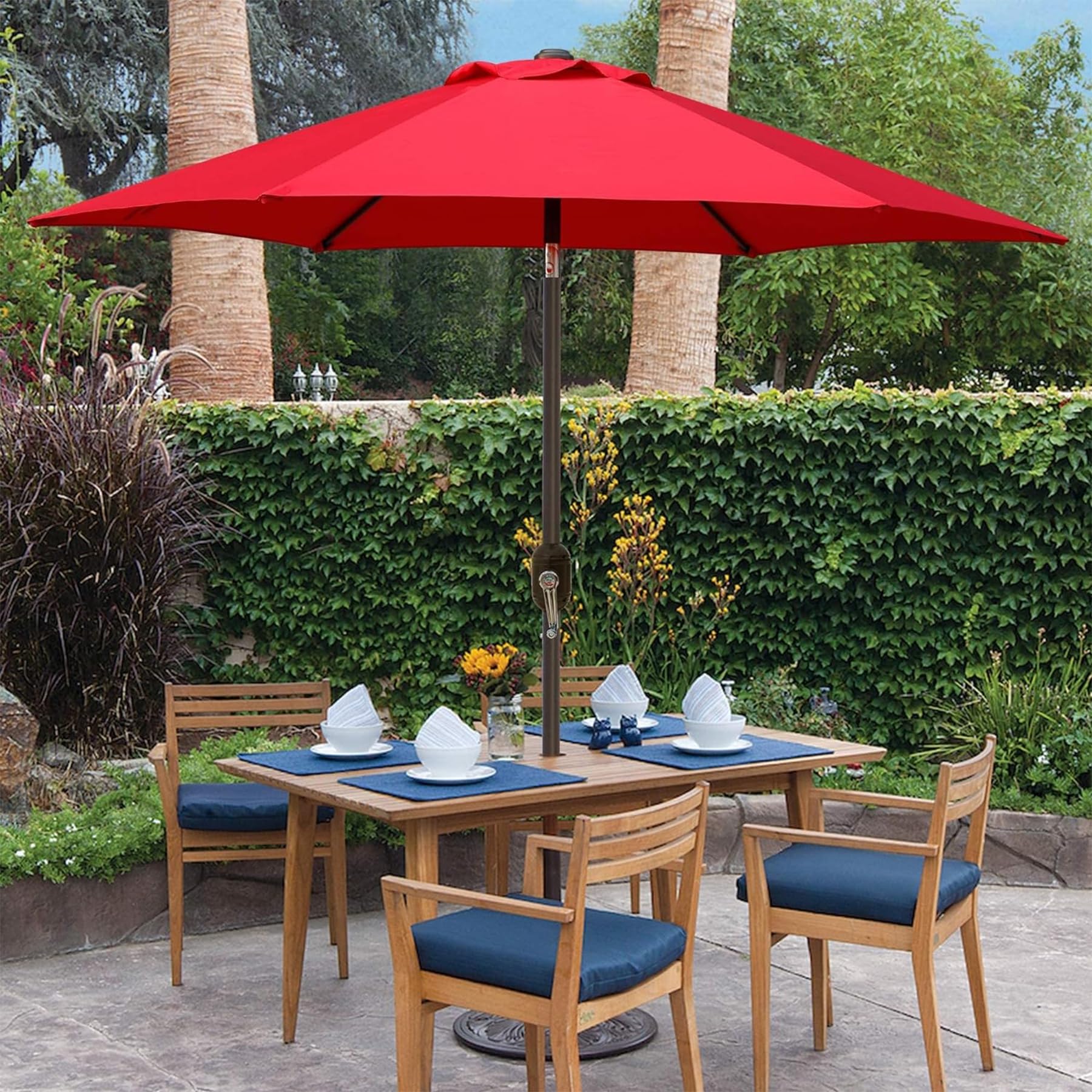 Blissun sombrilla en patio sombreando mesa, ideal para terrazas pequeñas