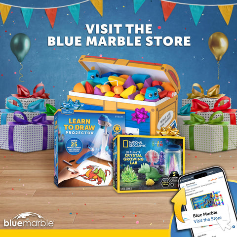 Blue Marble macetas decoradas por niños sobre mesa, estimula creatividad y orgullo