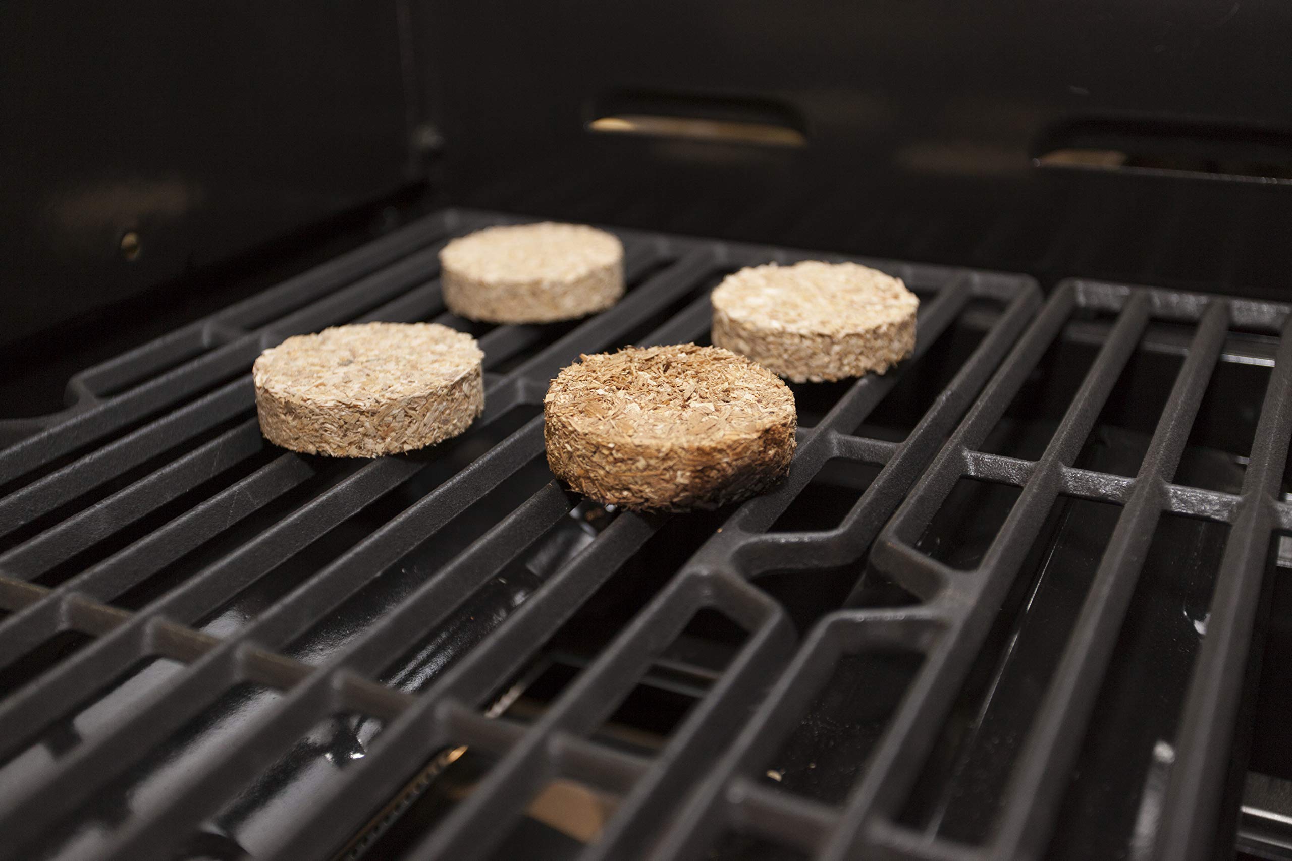 Bradley Smoker detalle de textura de bisquette que asegura humo uniforme