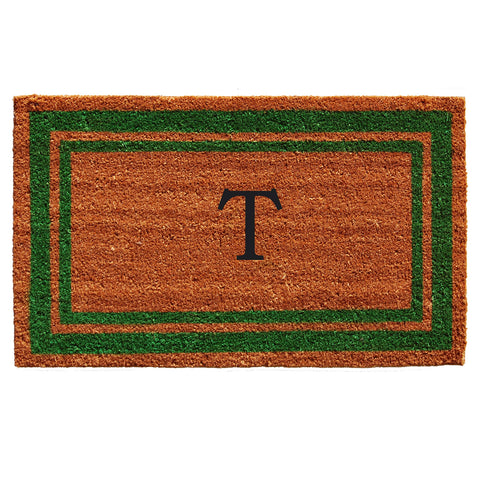 Calloway Mills felpudo frontal con borde verde y monograma T, aporta limpieza eficaz