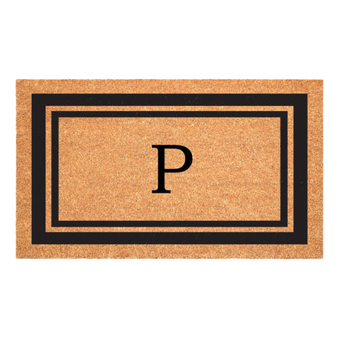 Calloway Mills felpudo frontal con monograma P y borde negro, entrada elegante