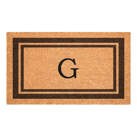 Calloway Mills felpudo frontal mostrando monograma G y borde doble, entrada limpia