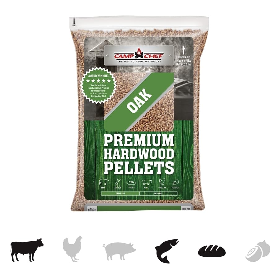 Camp Chef pellets en parrilla en uso con comida asada de aspecto apetitoso
